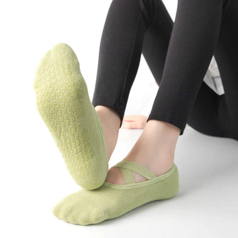 Non Slip Yoga Socks – Earth to Life